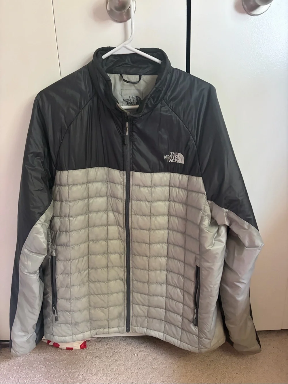 The North Face Two-Tone Quilted Jacket in Dark Gray and Light Gray